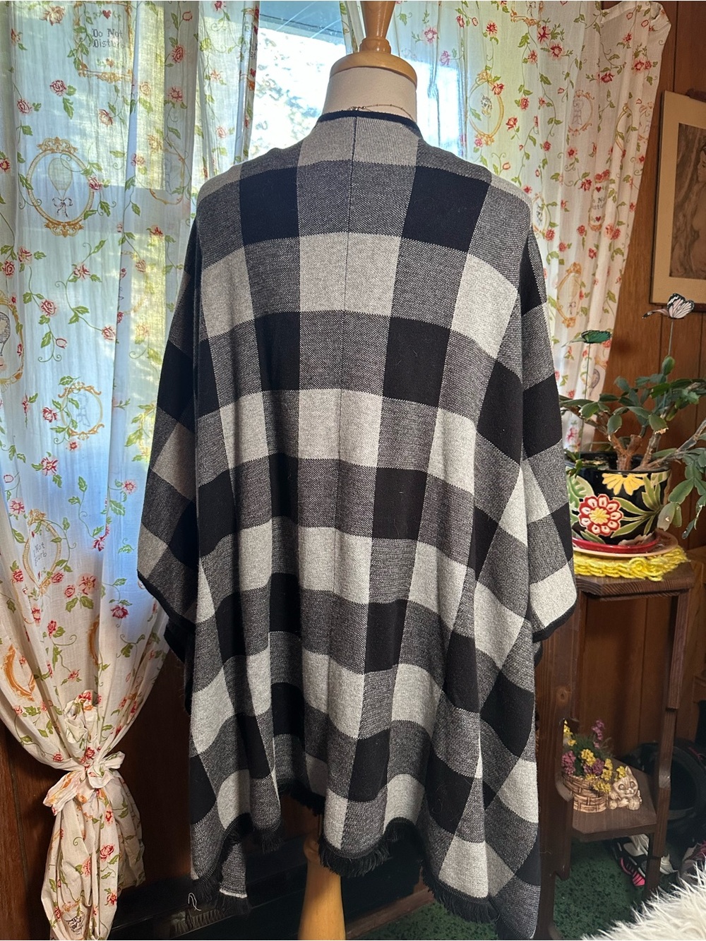 Kensie • Buffalo Check Greyscale Fringe Trim Poncho - Picture 5 of 14
